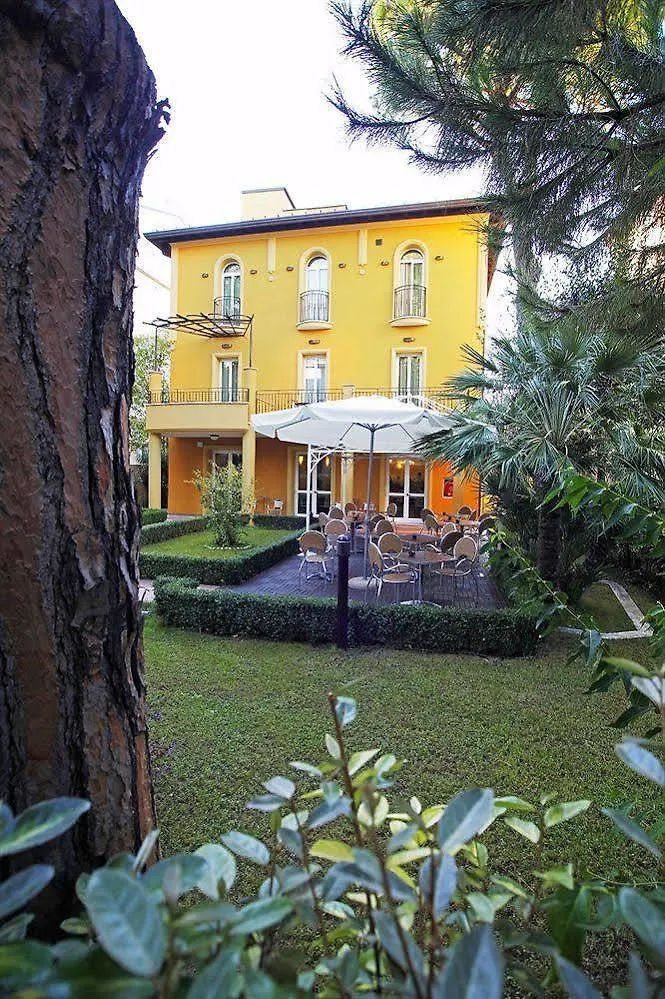 Hotel Alibi Rimini 3*,  Italy